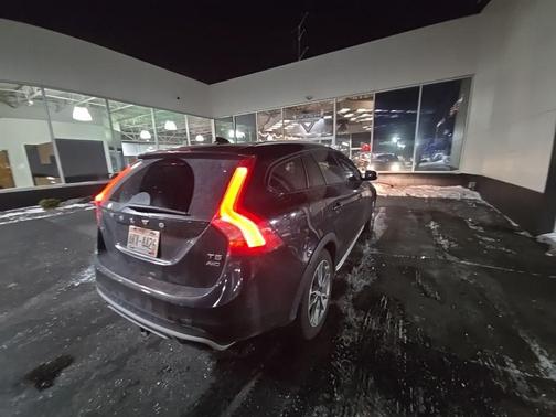 2018 Volvo V60 Cross Country T5