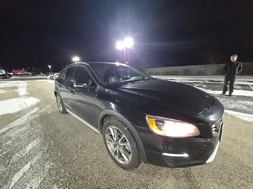 2018 Volvo V60 Cross Country T5