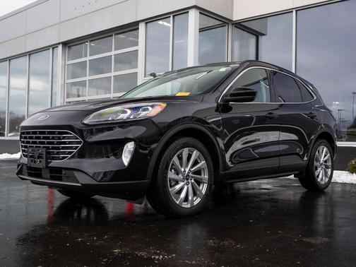 2022 Ford Escape Titanium