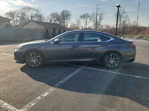 Cloudburst Gray 2025 Lexus ES 300h Base