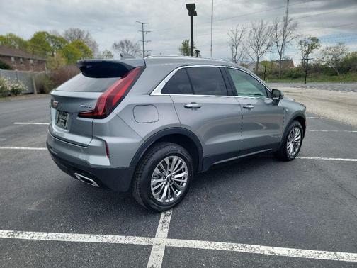 Argent Silver Metallic 2024 Cadillac XT4 Premium Luxury