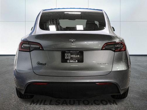 2024 Tesla Model Y Long Range Dual Motor All-Wheel Drive