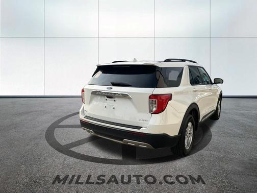 Star White Metallic Tri-Coat 2024 Ford Explorer XLT