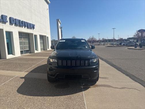 2022 Jeep Grand Cherokee Laredo