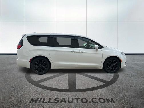 2020 Chrysler Pacifica Touring