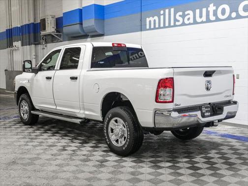 2024 RAM 3500 Tradesman Crew Cab 4x4 6'4' Box