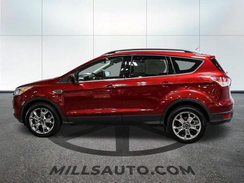 Ruby Red Metallic 2016 Ford Escape SE