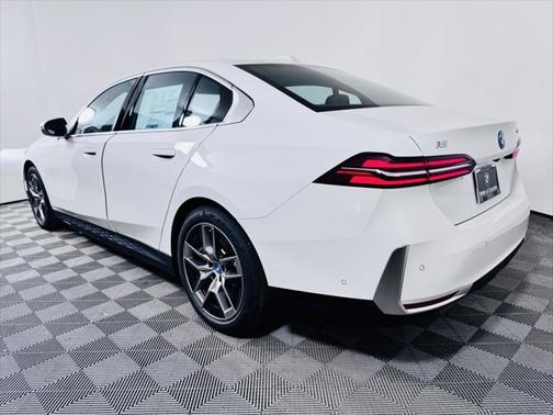 2025 BMW i5 xDrive40