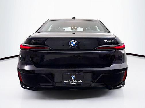Black Sapphire Metallic 2026 BMW 750e i xDrive