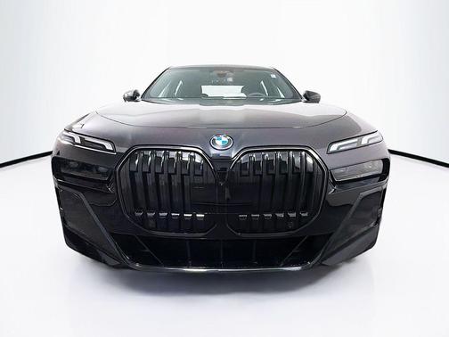 Black Sapphire Metallic 2026 BMW 750e i xDrive
