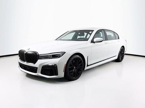 Alpine White 2022 BMW 750 i xDrive