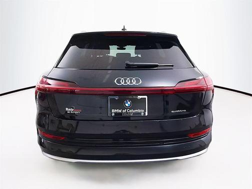 2022 Audi e-tron Premium Plus