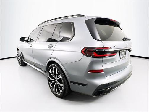 2024 BMW X7 M60i