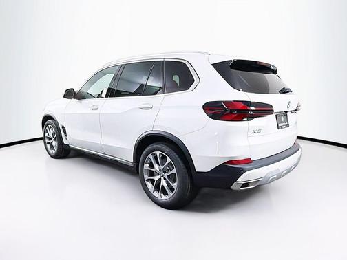 Mineral White Metallic 2026 BMW X5 xDrive40i