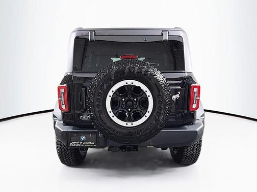 Shadow Black 2025 Ford Bronco Outer Banks