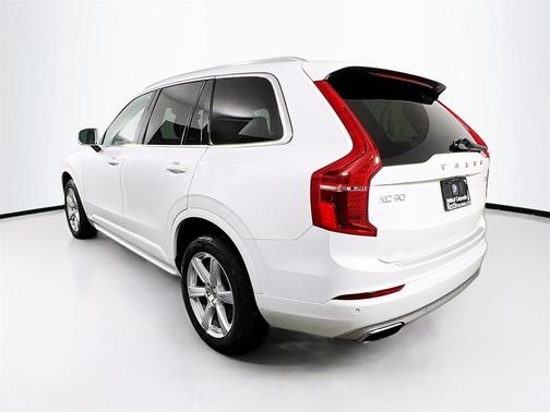 2021 Volvo XC90 T6 Momentum