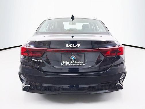 Aurora Black 2024 Kia Forte LXS