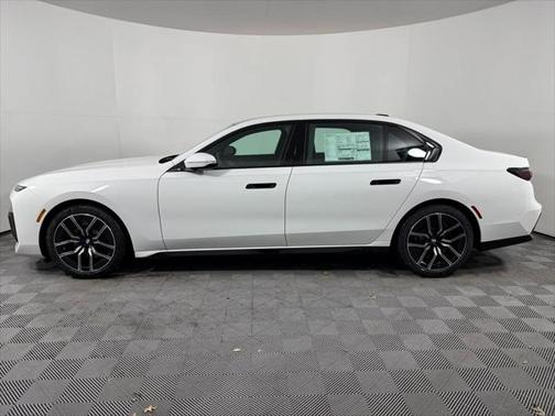2025 BMW 740 i xDrive