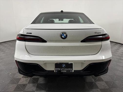 2025 BMW 740 i xDrive