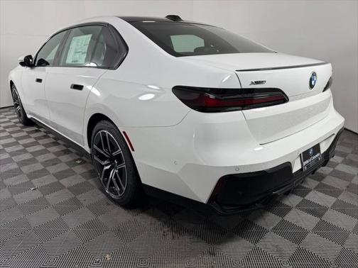 2025 BMW 740 i xDrive