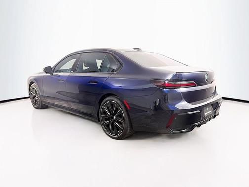 Carbon Black Metallic 2024 BMW 740 740i