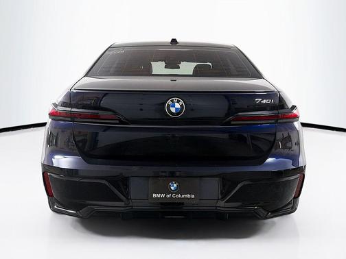 Carbon Black Metallic 2024 BMW 740 740i