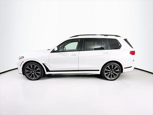 2022 BMW X7 M50i