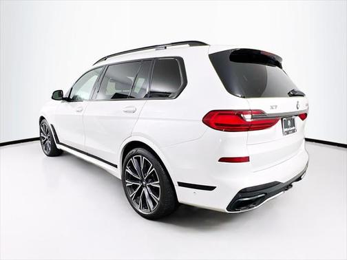 2022 BMW X7 M50i