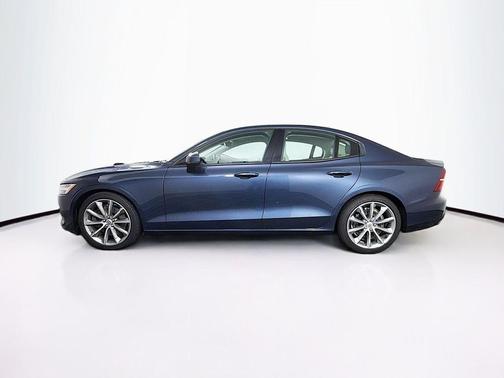 2021 Volvo S60 T6 Momentum