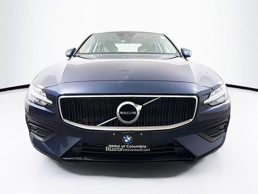 2021 Volvo S60 T6 Momentum