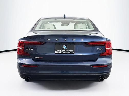 2021 Volvo S60 T6 Momentum