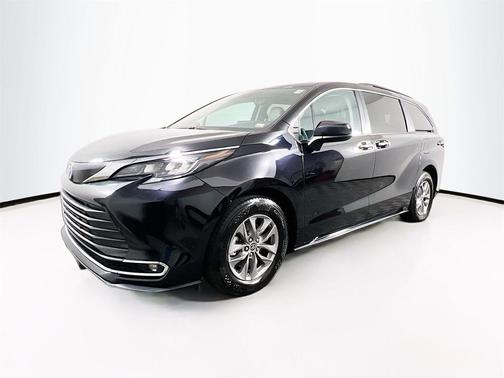 2024 Toyota Sienna XLE