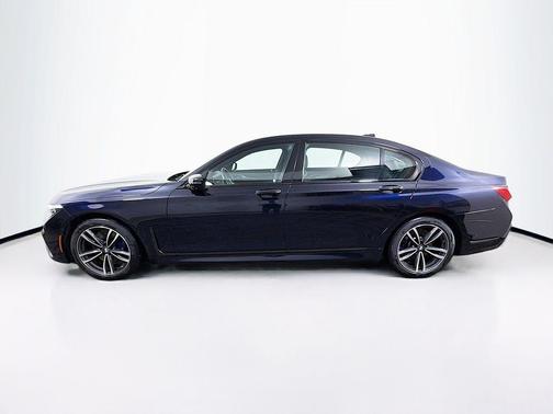 Black Sapphire Metallic 2022 BMW 750 i xDrive