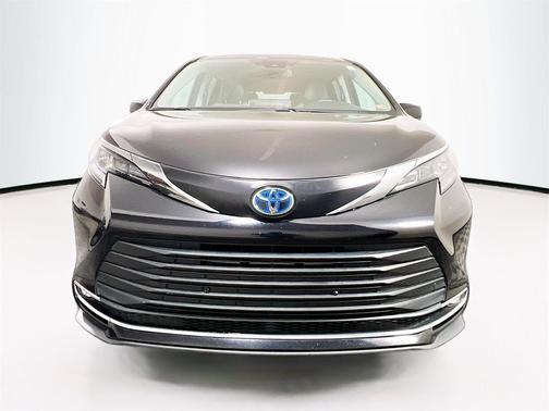 2024 Toyota Sienna XLE 7 Passenger