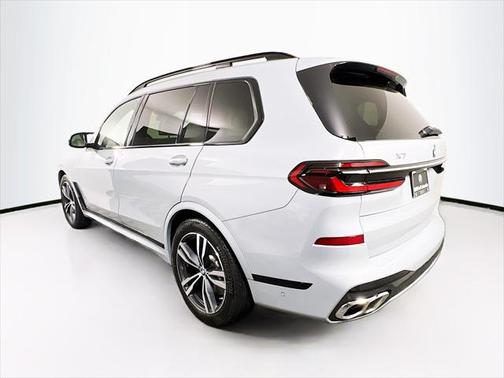 2025 BMW X7 M60i