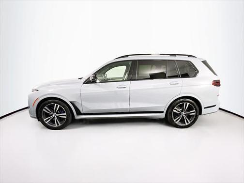 2025 BMW X7 M60i