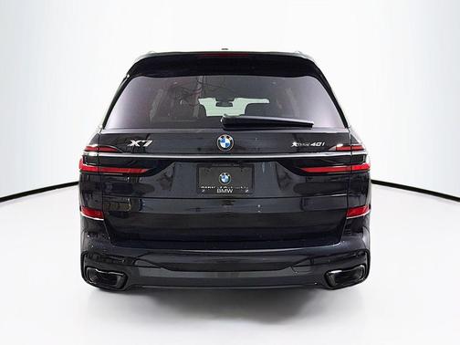 Black Sapphire Metallic 2027 BMW X7 xDrive40i