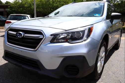 Ice Silver Metallic 2018 Subaru Outback 2.5i Premium