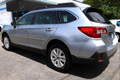 Ice Silver Metallic 2018 Subaru Outback 2.5i Premium