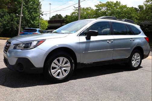 Ice Silver Metallic 2018 Subaru Outback 2.5i Premium
