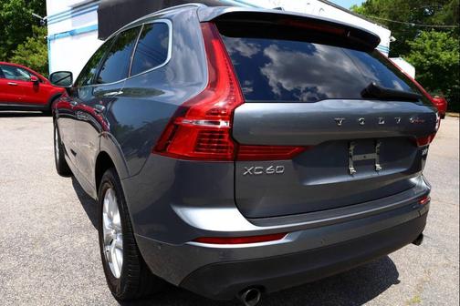 Gray 2018 Volvo XC60 T5 Momentum