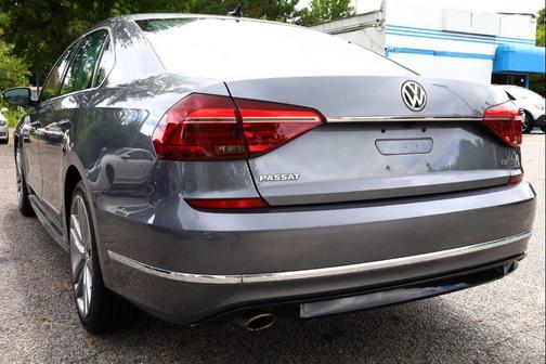 2017 Volkswagen Passat 1.8T R-Line w/Comfort