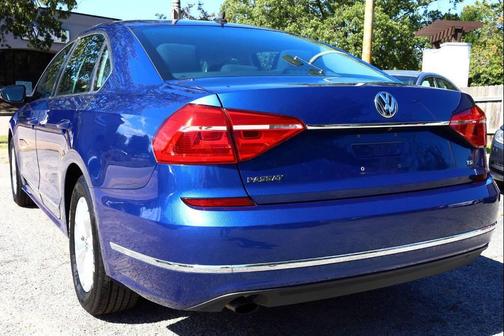 2016 Volkswagen Passat 1.8T R-Line