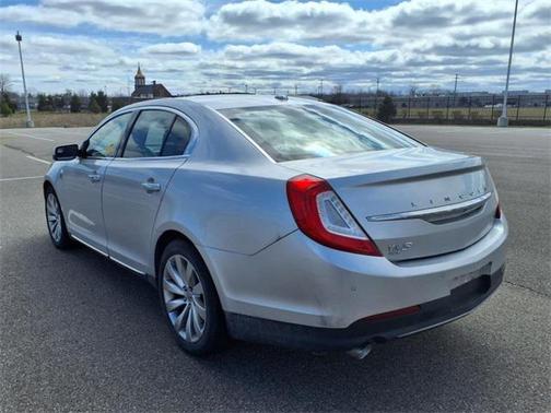 2015 Lincoln MKS Base
