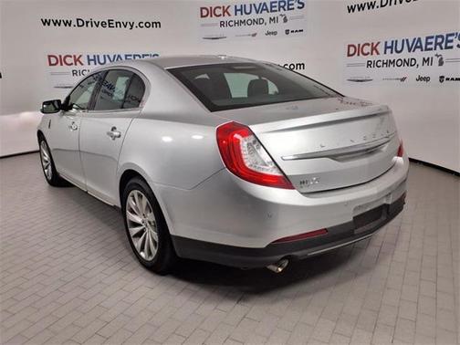 2015 Lincoln MKS Base
