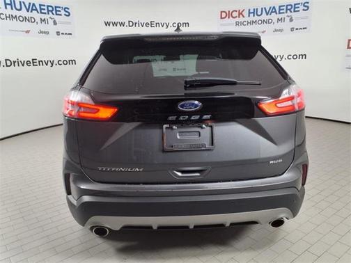 2023 Ford Edge Titanium