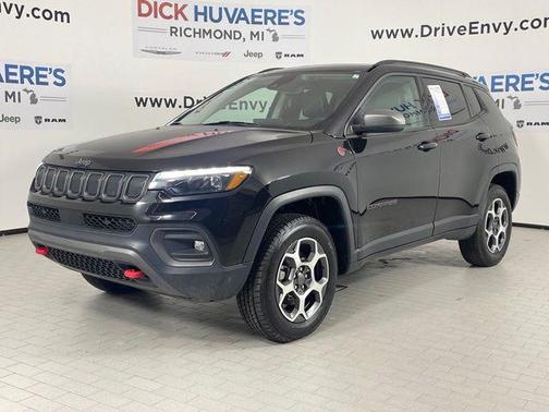 Diamond Black Crystal Pearlcoat 2022 Jeep Compass Trailhawk