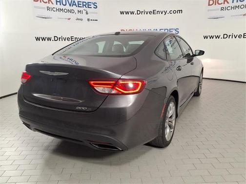 2015 Chrysler 200 S