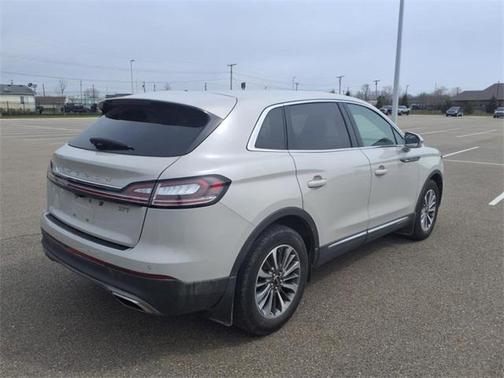 2019 Lincoln Nautilus Select