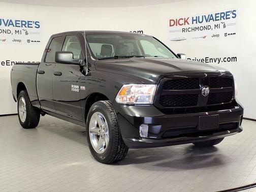 Brilliant Black Crystal Pearlcoat 2017 RAM 1500 Express